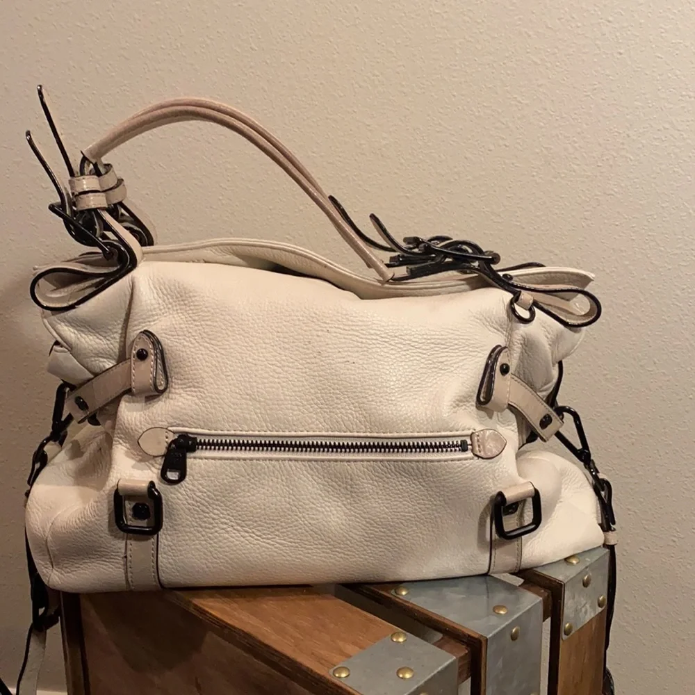 Elliot Lucca Cream Crossbody Bag - Picture 3 of 12